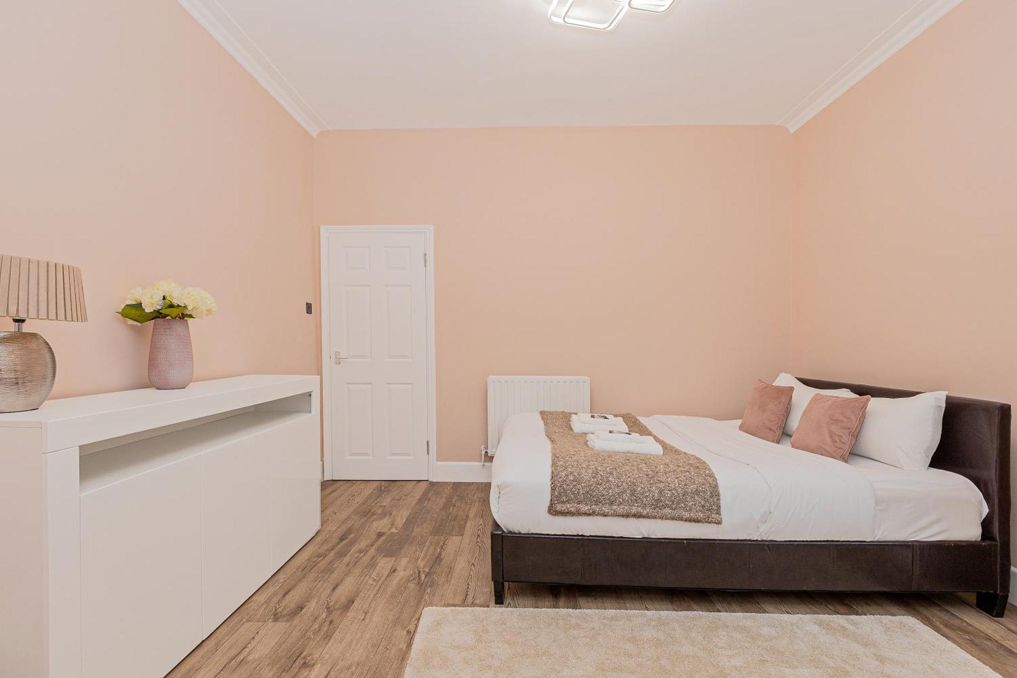 2br Flat In Kensington, 2 Mints Earl's Court Tube Londra