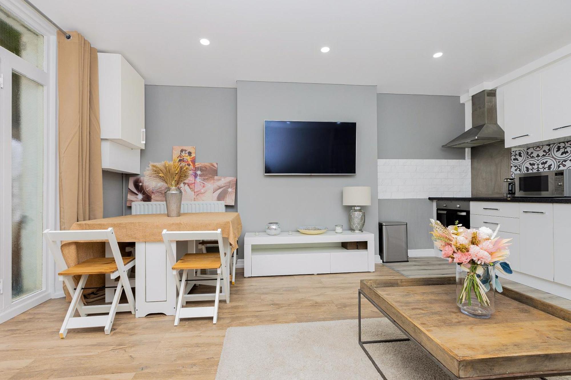 Appartamento 2br Flat In Kensington, 2 Mints Earl's Court Tube Londra
