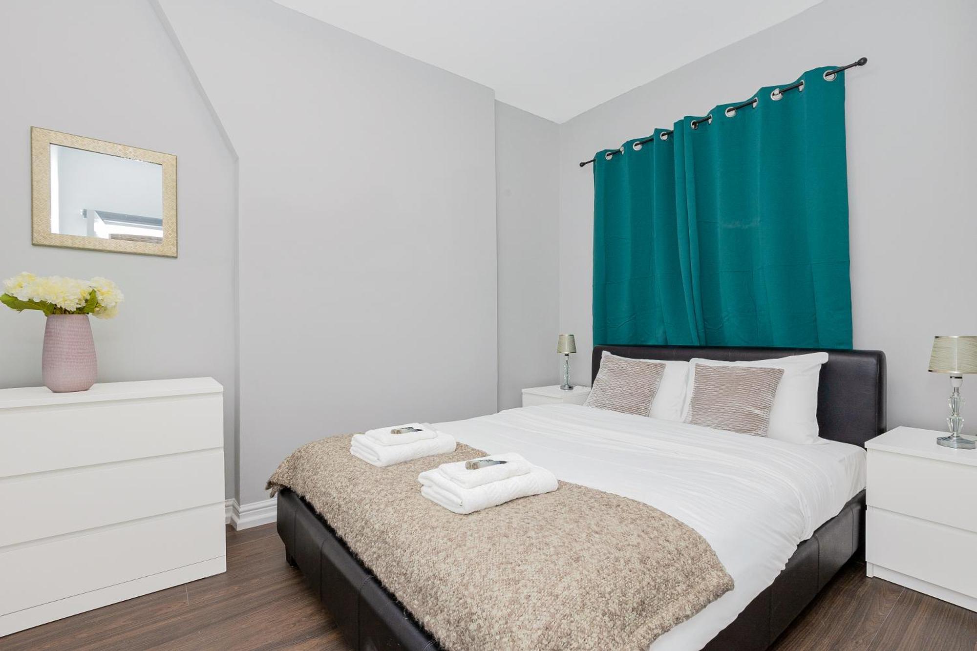 2br Flat In Kensington, 2 Mints Earl's Court Tube *