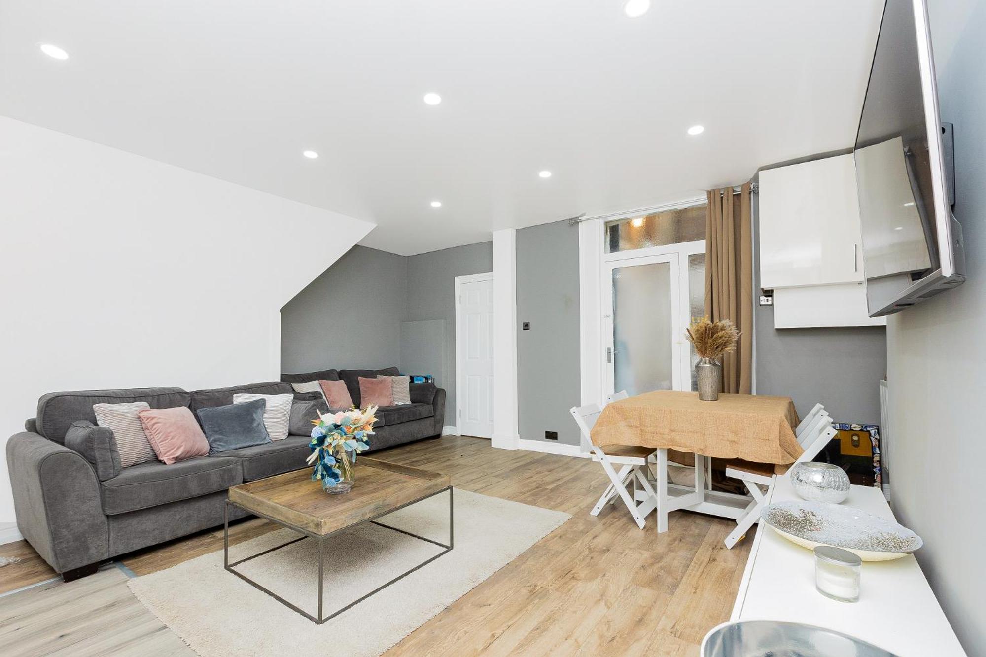 2br Flat In Kensington, 2 Mints Earl's Court Tube Apartament