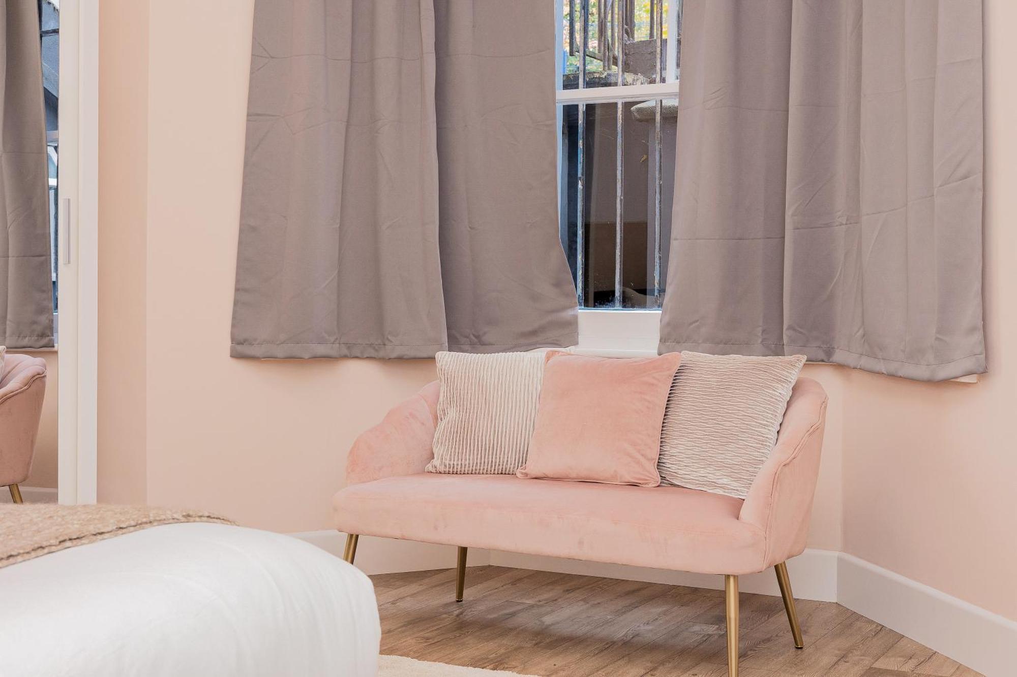2br Flat In Kensington, 2 Mints Earl's Court Tube Londra